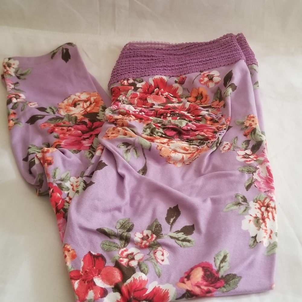 Cute Booty Lounge Leggings "Lilac Lover" Floral Size Small Lavender